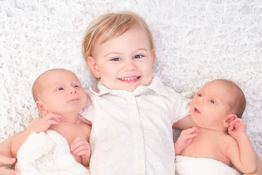 Neugeborenenshooting Zwillinge